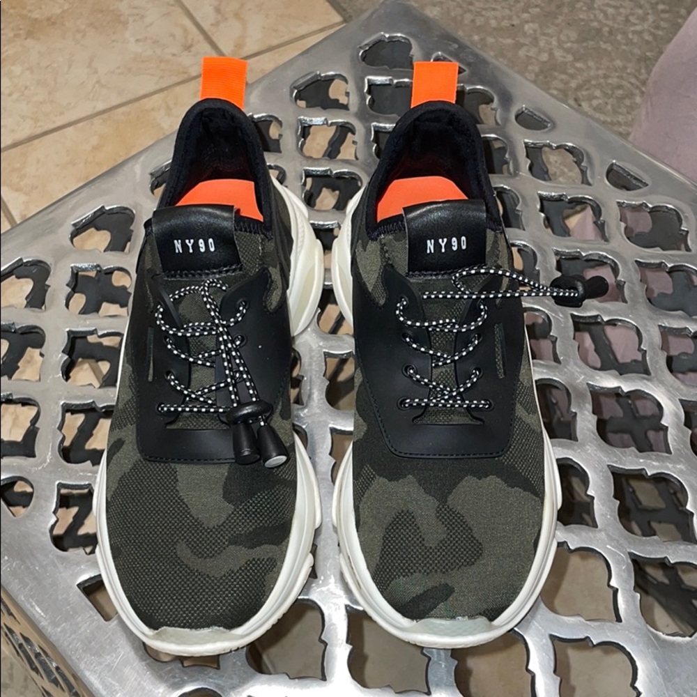 Steve Madden sneakers